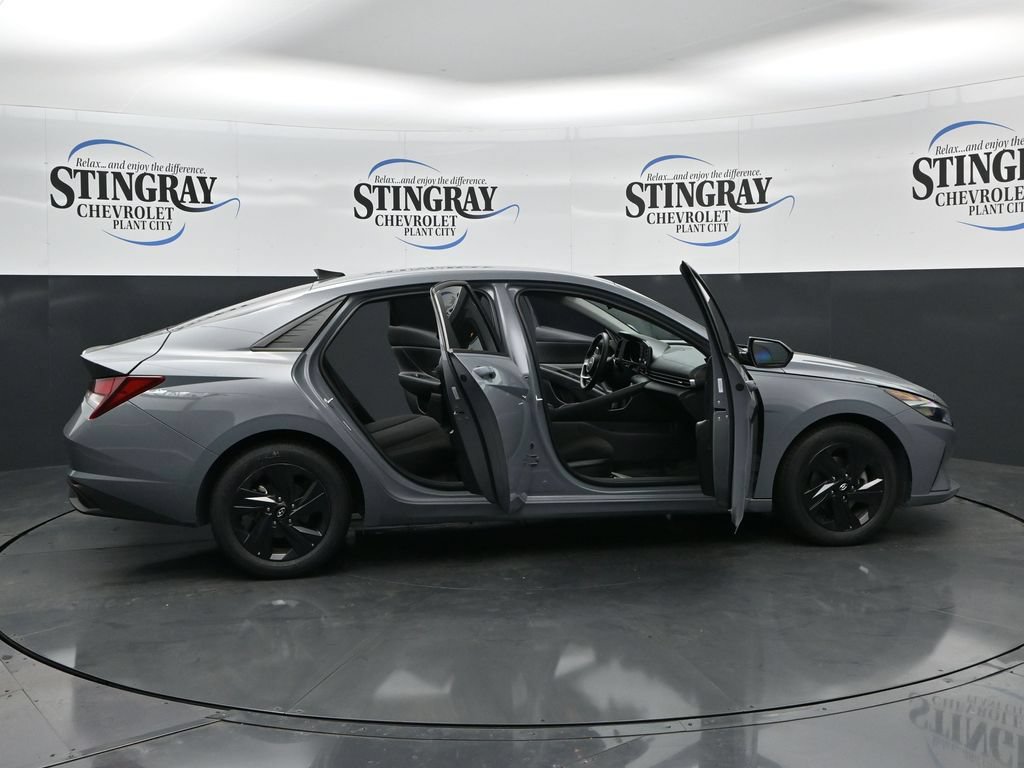 Used 2023 Hyundai Elantra SEL w/ Preferred Accessory Package FWD image 36