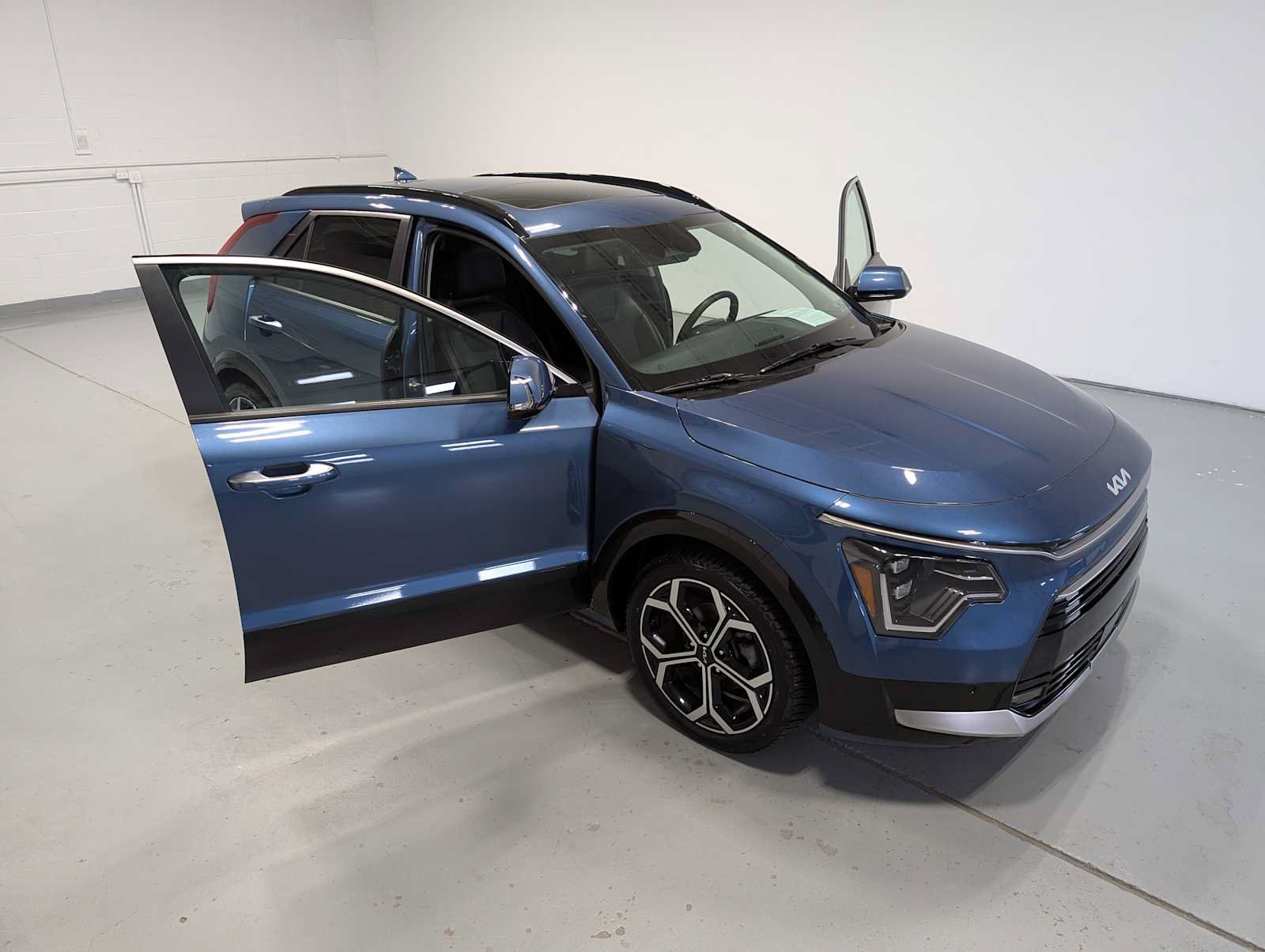 Certified 2023 Kia Niro SX Touring FWD image 18