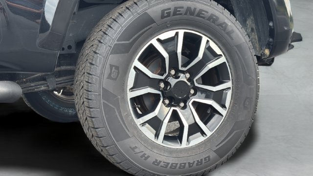 Used 2023 Toyota Tacoma TRD Sport w/ Black Out Package (TMS) AWD/4WD image 29