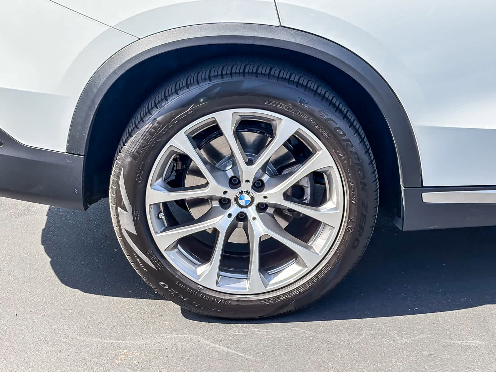Used 2024 BMW X5 xDrive40i w/ Premium Package AWD/4WD image 10