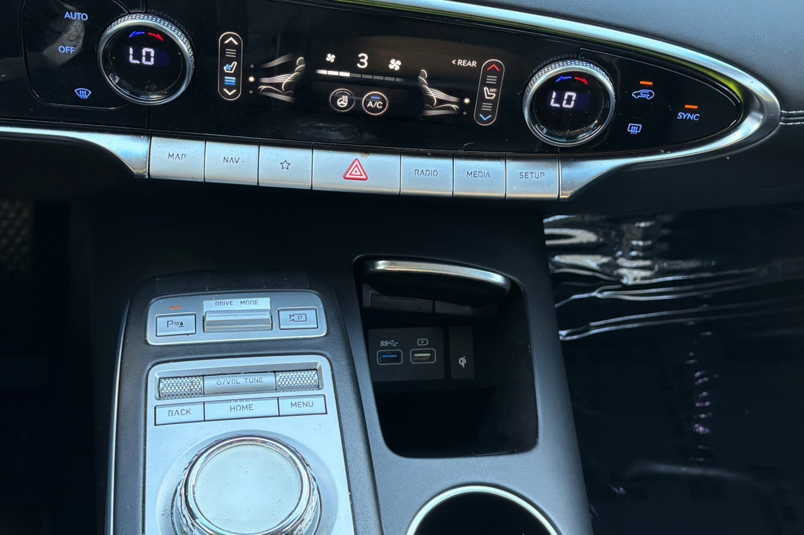 Used 2023 Genesis GV70 2.5T w/ Advanced Package image 20