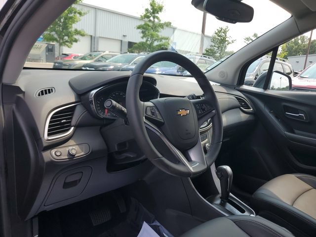 Used 2022 Chevrolet Trax LT w/ Premium Seat Package AWD/4WD image 18