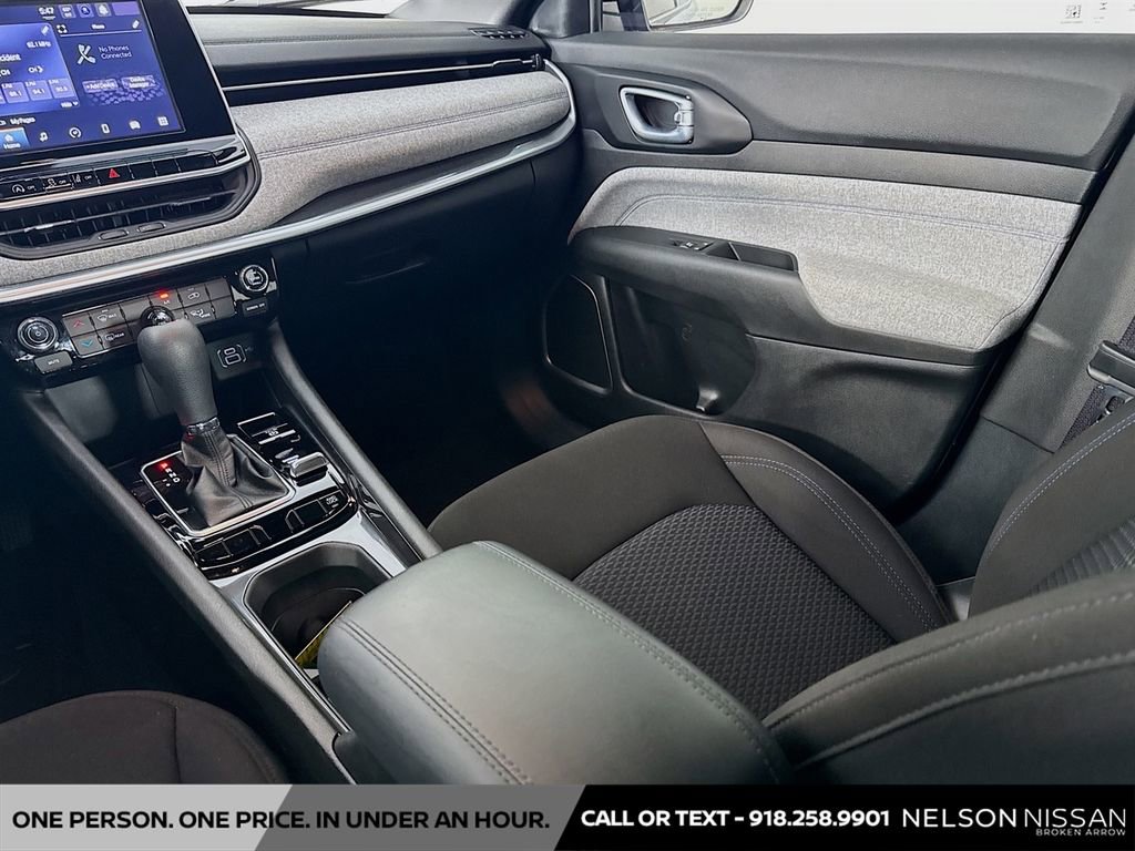 Used 2025 Jeep Compass Sport w/ Mopar Graphics Package image 21