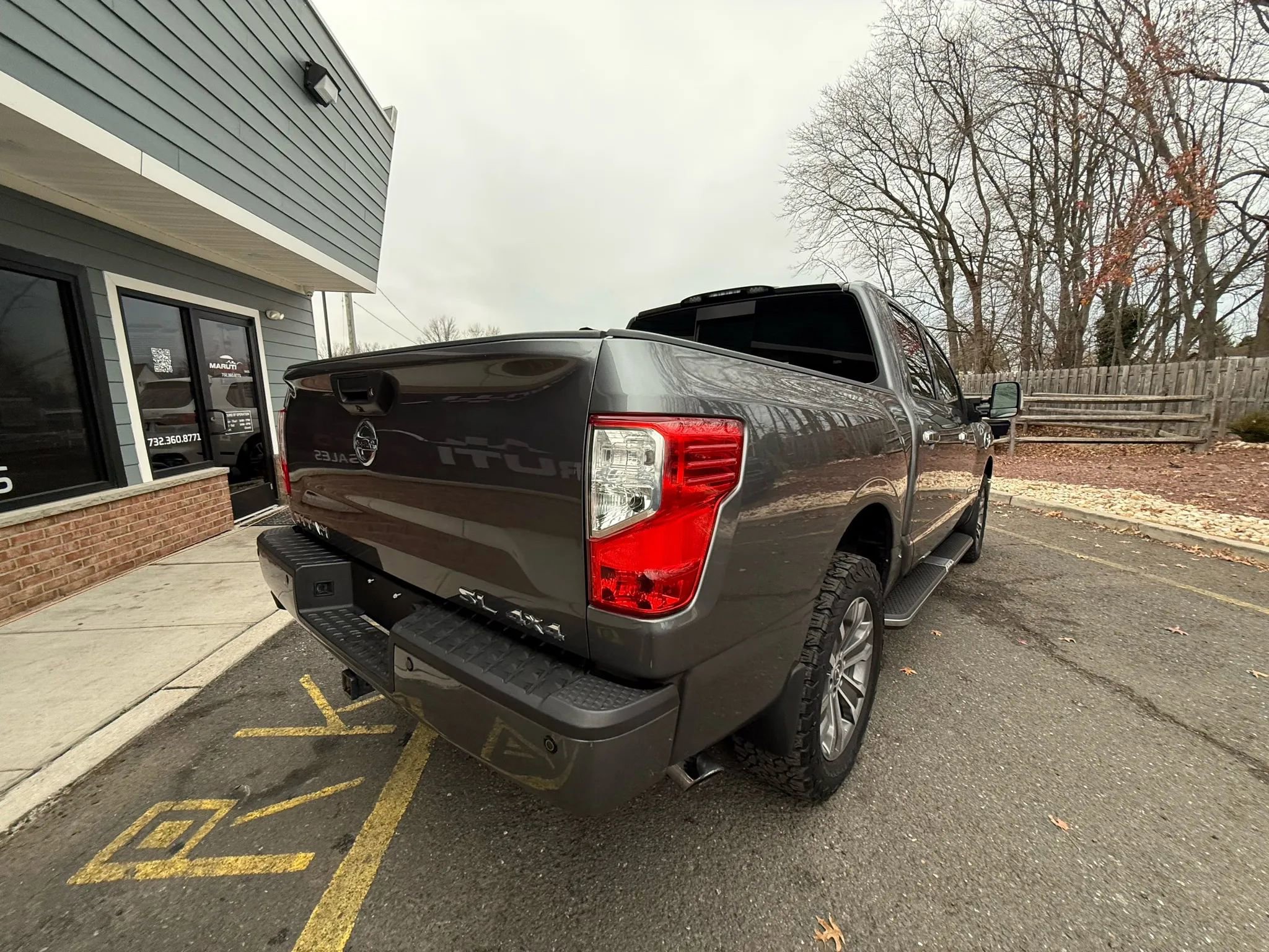 Used 2017 Nissan Titan SL image 6