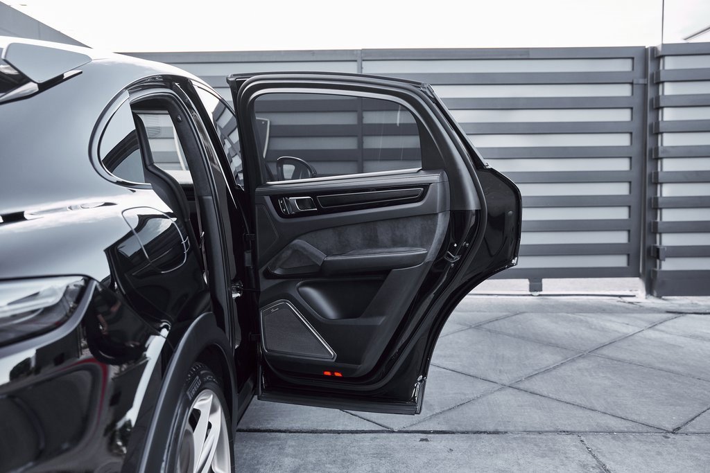 Used 2023 Porsche Cayenne Turbo GT image 32