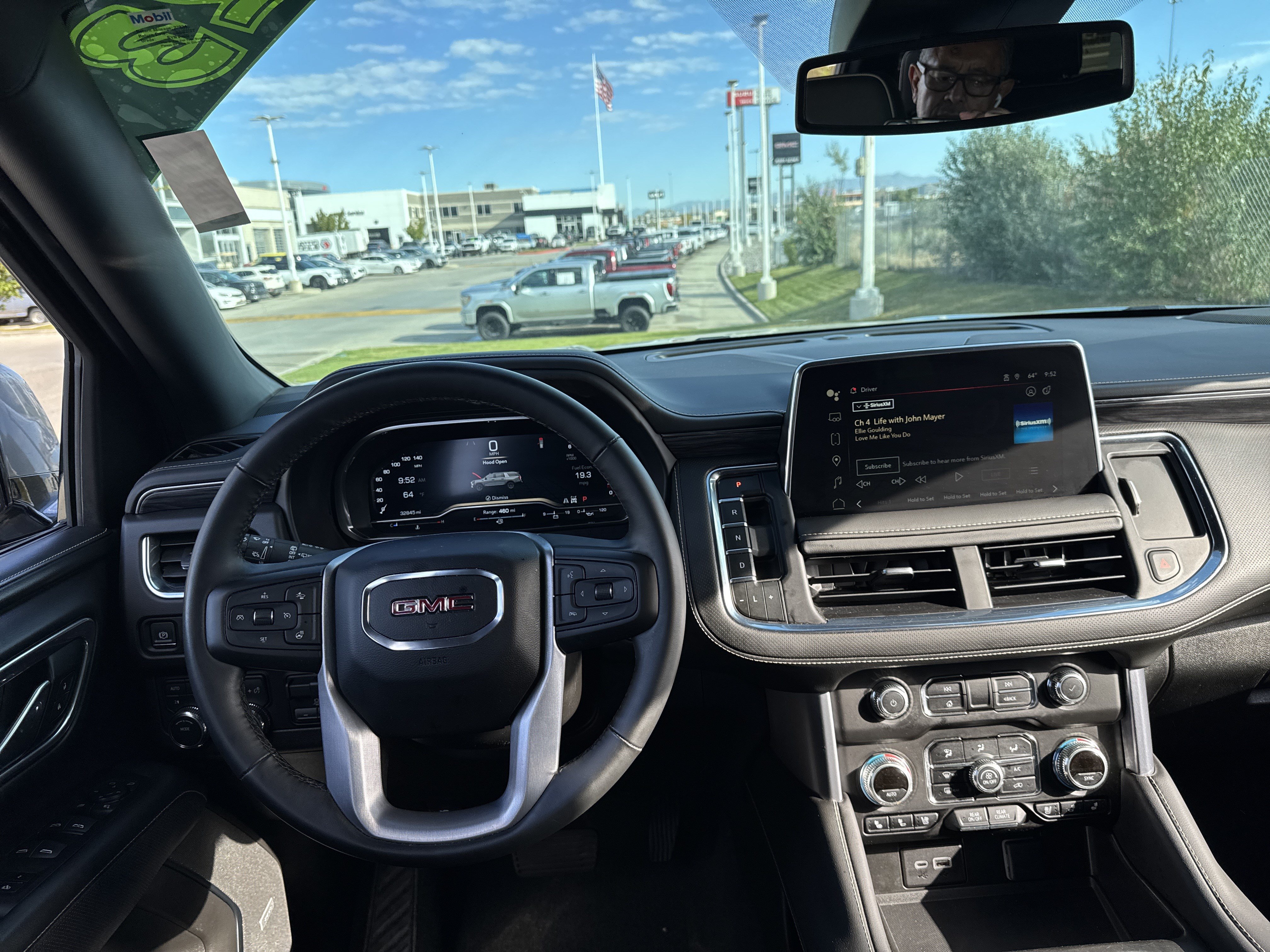 Used 2023 GMC Yukon XL SLT w/ SLT Premium Package AWD/4WD image 17