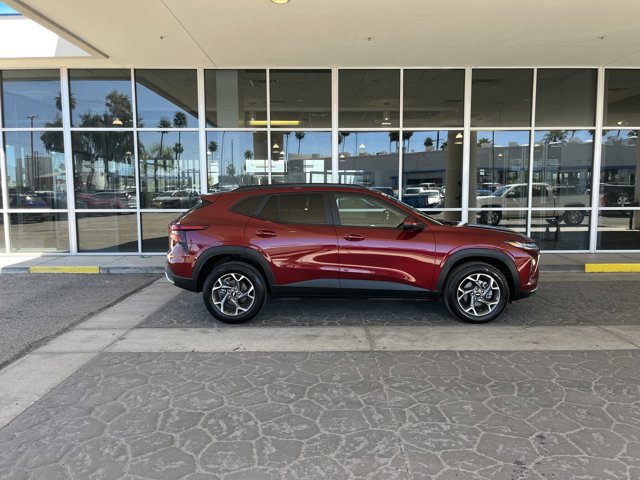 Used 2025 Chevrolet Trax LT w/ LT Convenience Package image 4