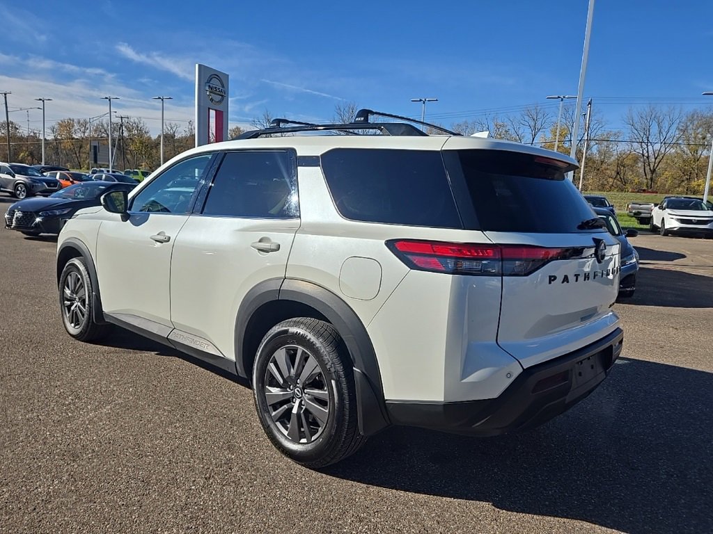 Used 2022 Nissan Pathfinder SV w/ SV Black Package image 5