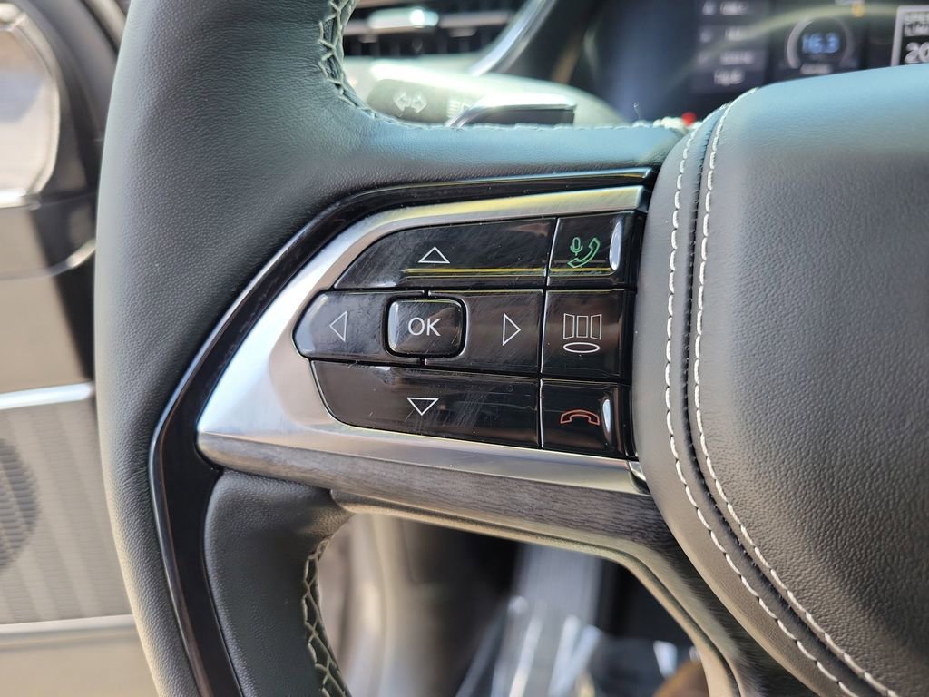 Used 2025 Jeep Grand Cherokee Overland w/ Adv Protech Group III AWD/4WD image 20
