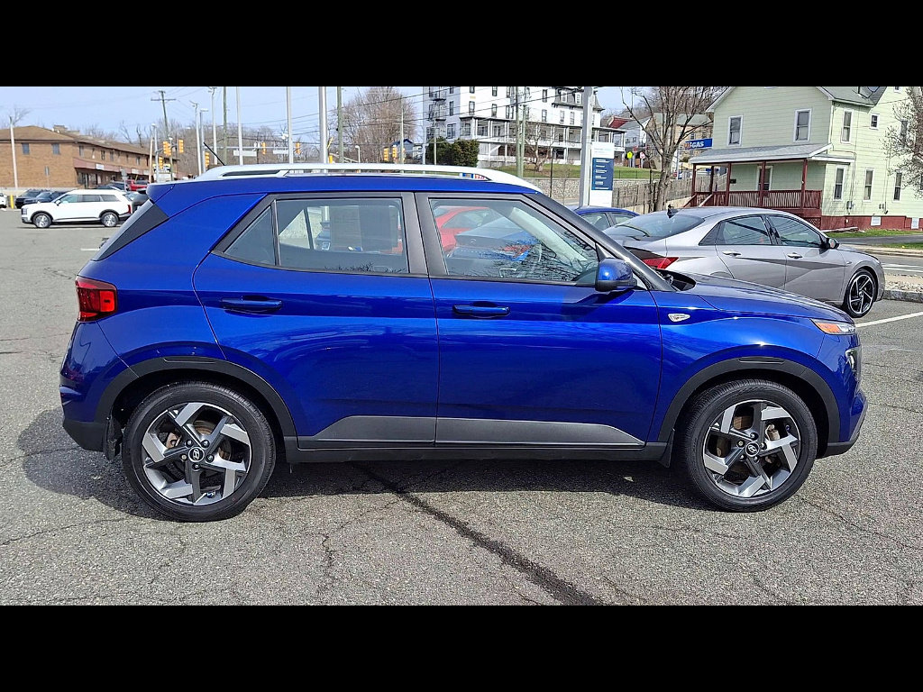 Certified 2024 Hyundai Venue SEL image 9