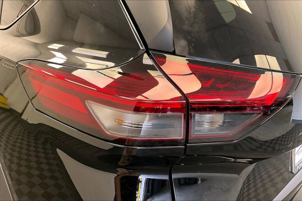 Certified 2025 Nissan Rogue SV FWD image 25