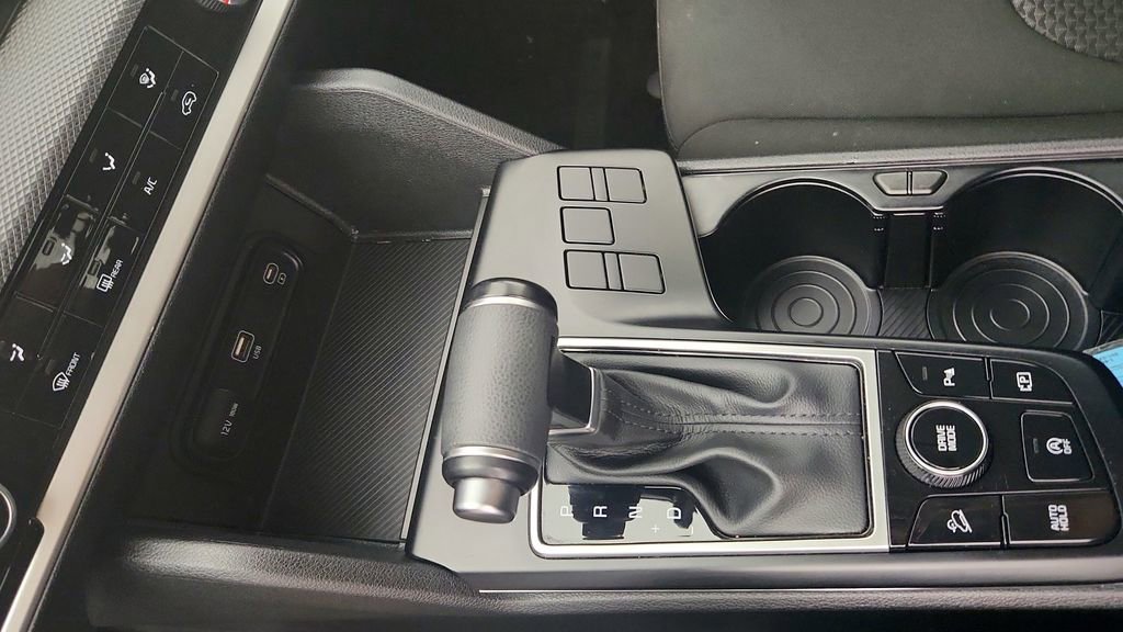 Used 2025 Kia Sportage LX FWD image 17