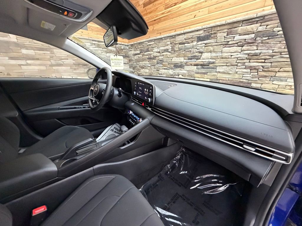 Certified 2023 Hyundai Elantra SEL image 13