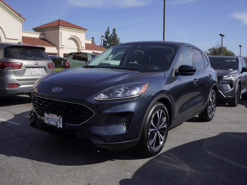 Used 2022 Ford Escape SE w/ SE Sport Appearance Package image 5