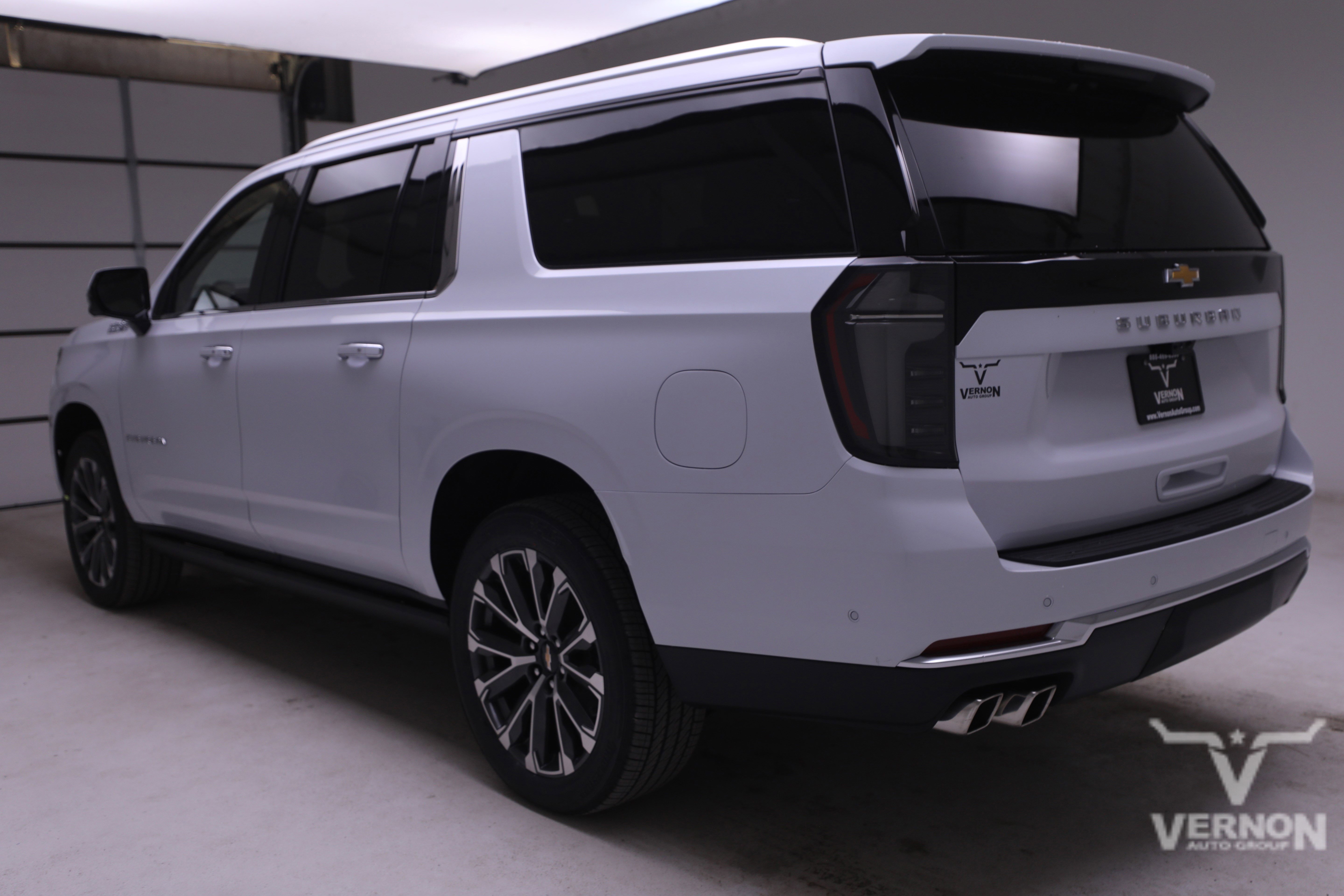 New 2026 Chevrolet Suburban High Country image 3