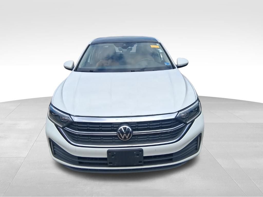 Used 2024 Volkswagen Jetta SEL FWD image 2
