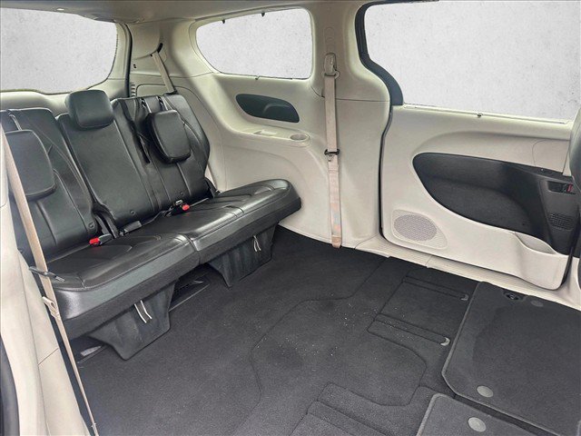 Used 2017 Chrysler Pacifica Touring-L FWD image 23