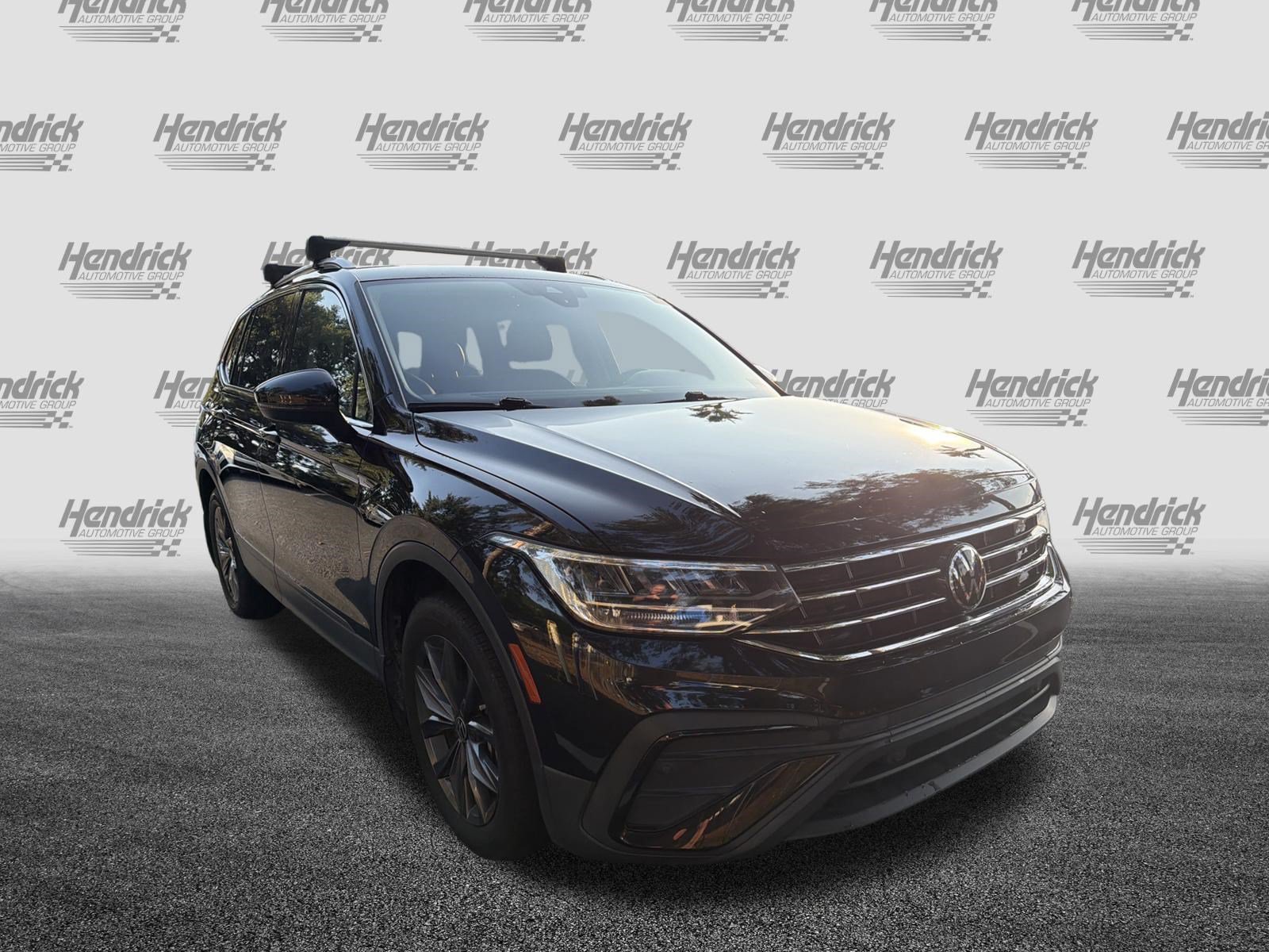 Used 2022 Volkswagen Tiguan SE FWD image 2