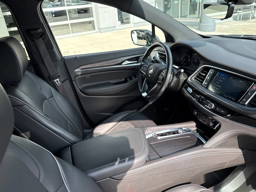 Used 2022 Buick Enclave Avenir w/ Avenir Technology Package AWD/4WD image 50