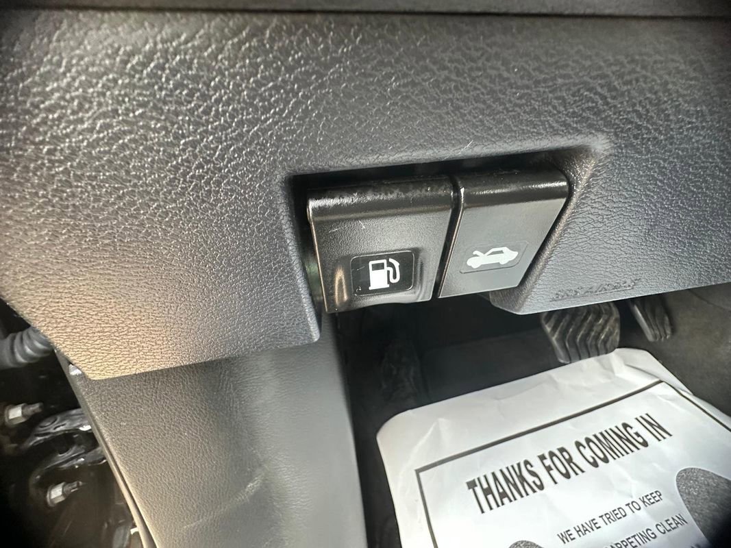 Used 2021 Nissan Kicks SR image 15