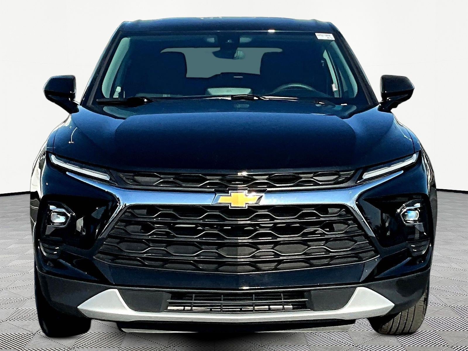 Used 2024 Chevrolet Blazer LT FWD image 2