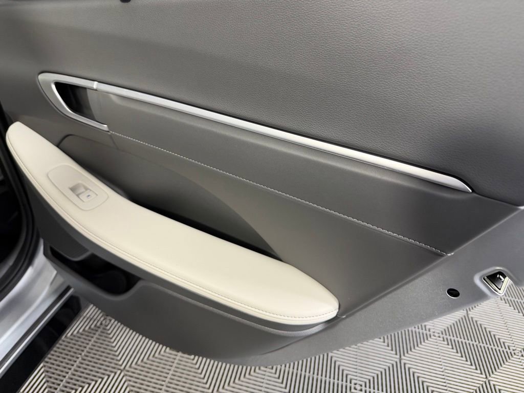 Used 2025 Hyundai Sonata Limited image 31