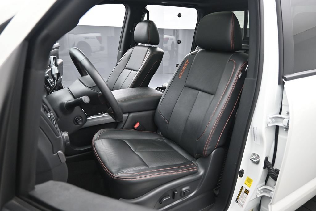Used 2021 Nissan Titan PRO-4X w/ Pro-4x Convenience Package AWD/4WD image 9