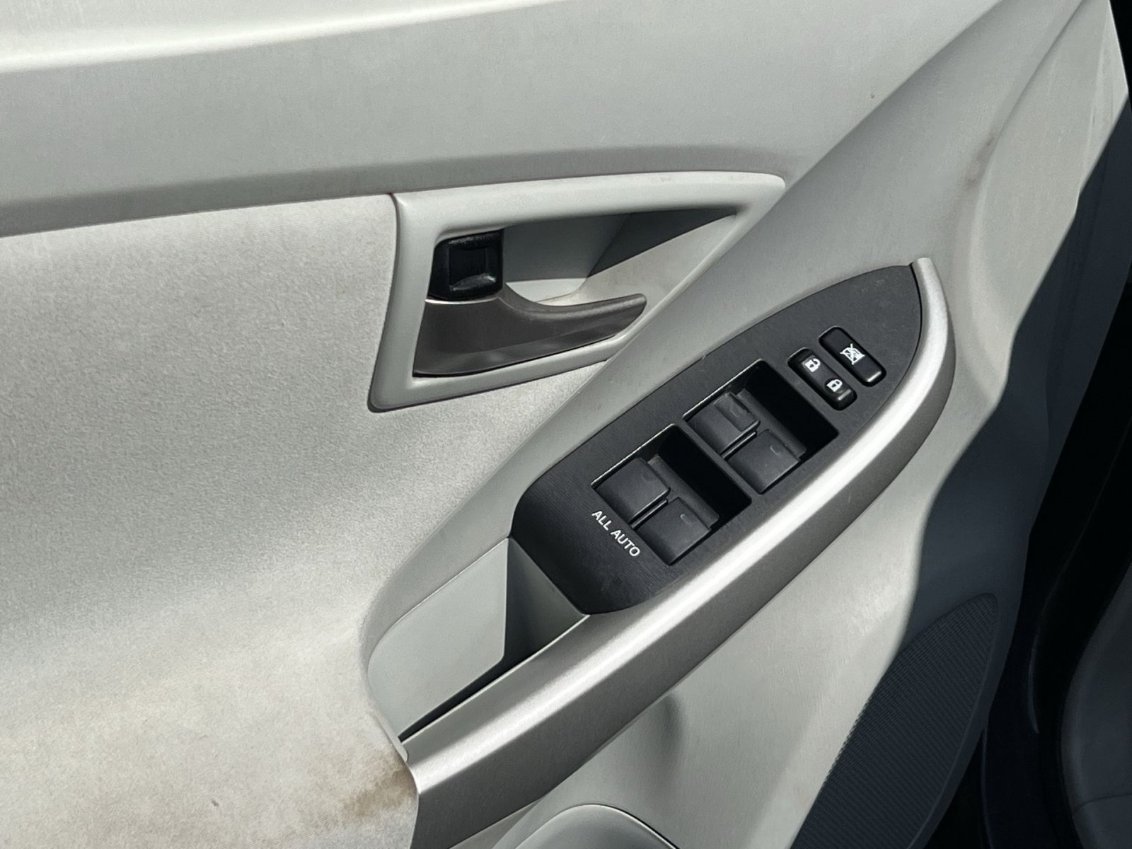 Used 2012 Toyota Prius Three w/ Solar Roof Pkg FWD image 13