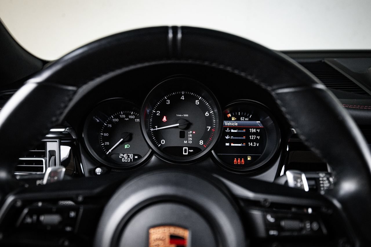 Certified 2023 Porsche Macan AWD/4WD image 15