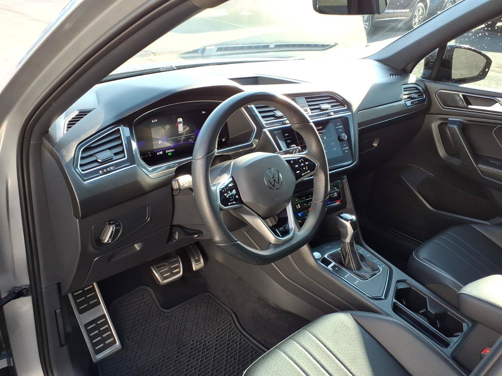 Used 2023 Volkswagen Tiguan SE R-Line FWD image 5