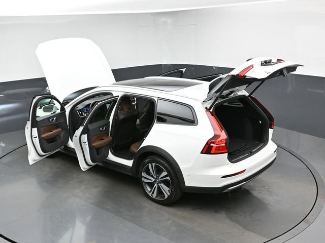 Used 2025 Volvo V60 B5 Cross Country Plus AWD/4WD image 51