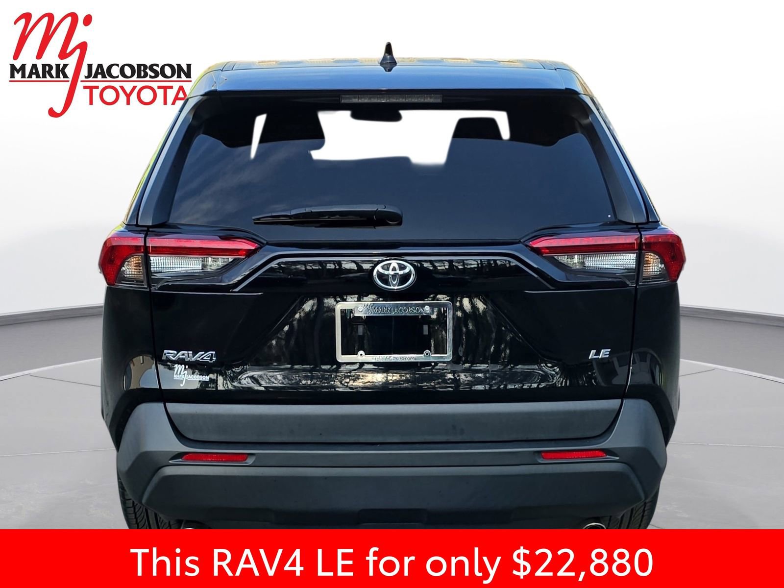 Used 2022 Toyota RAV4 LE image 10