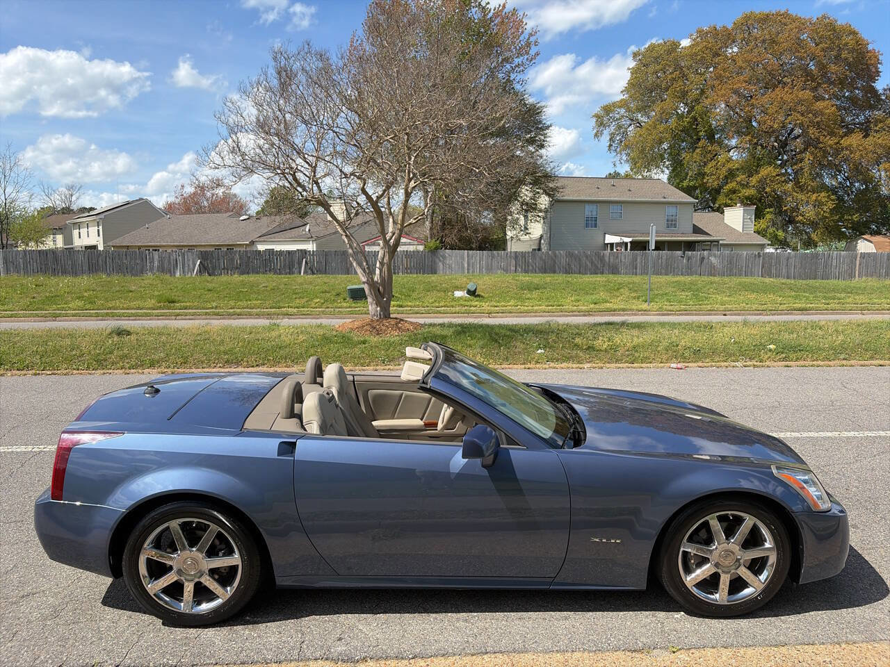 Used 2005 Cadillac XLR RWD image 27