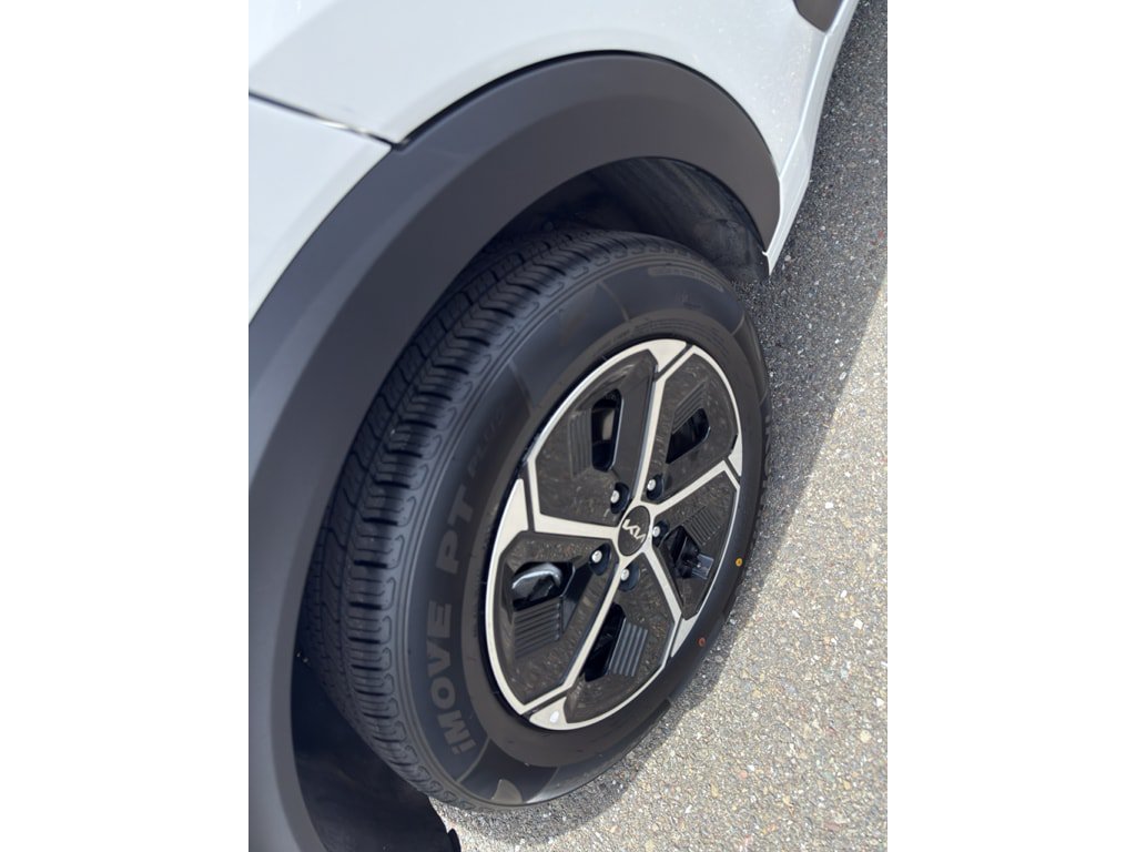 Used 2025 Kia Niro LX FWD image 17