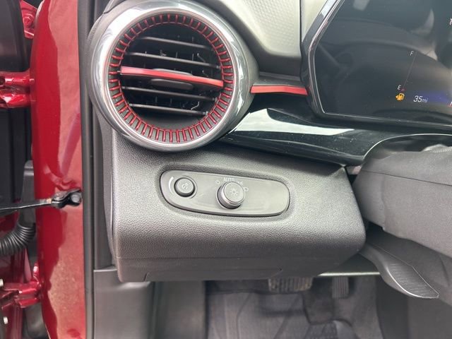 Certified 2025 Chevrolet Trax RS image 17