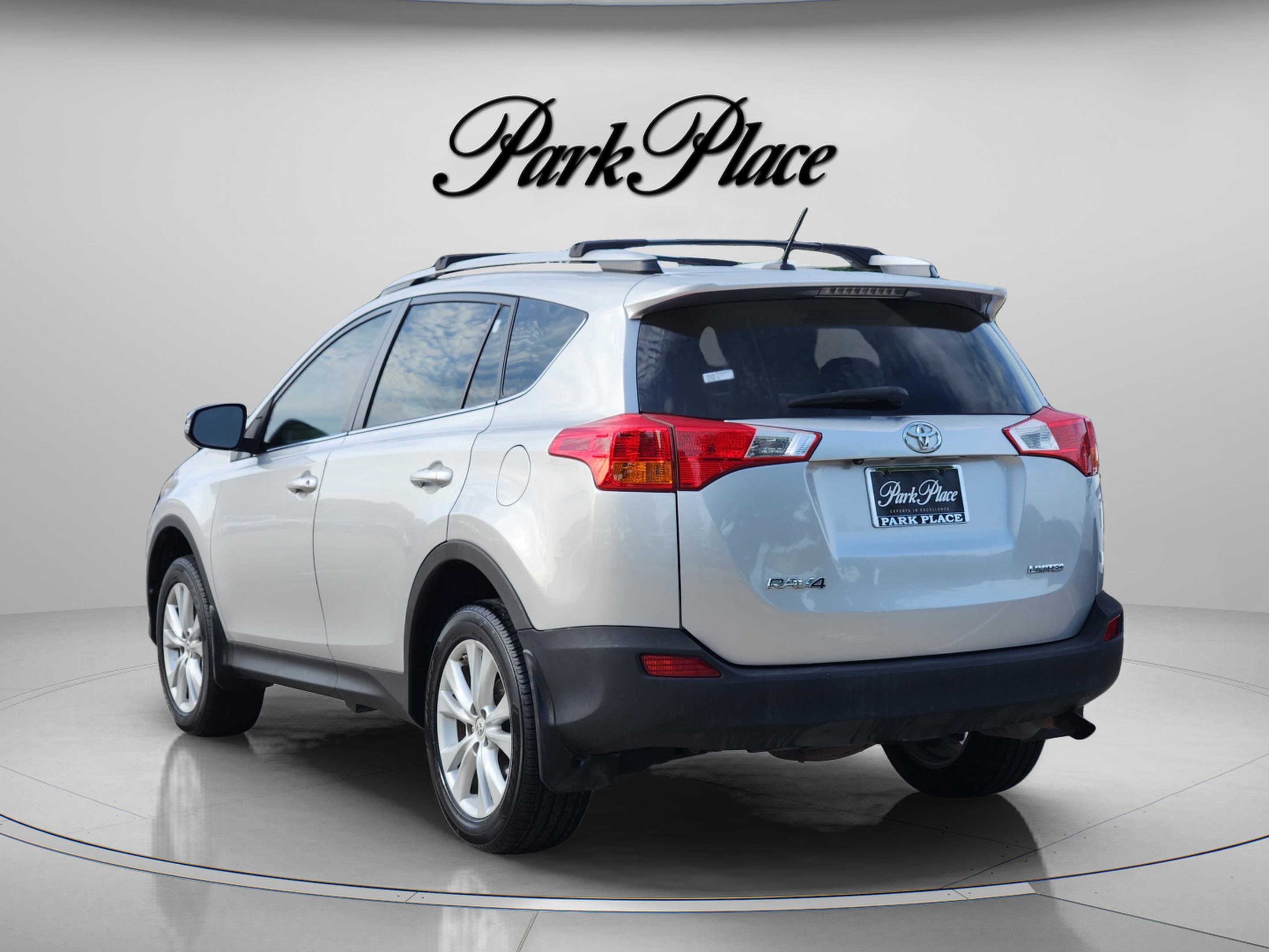 Used 2014 Toyota RAV4 Limited w/ Technology Package FWD image 3