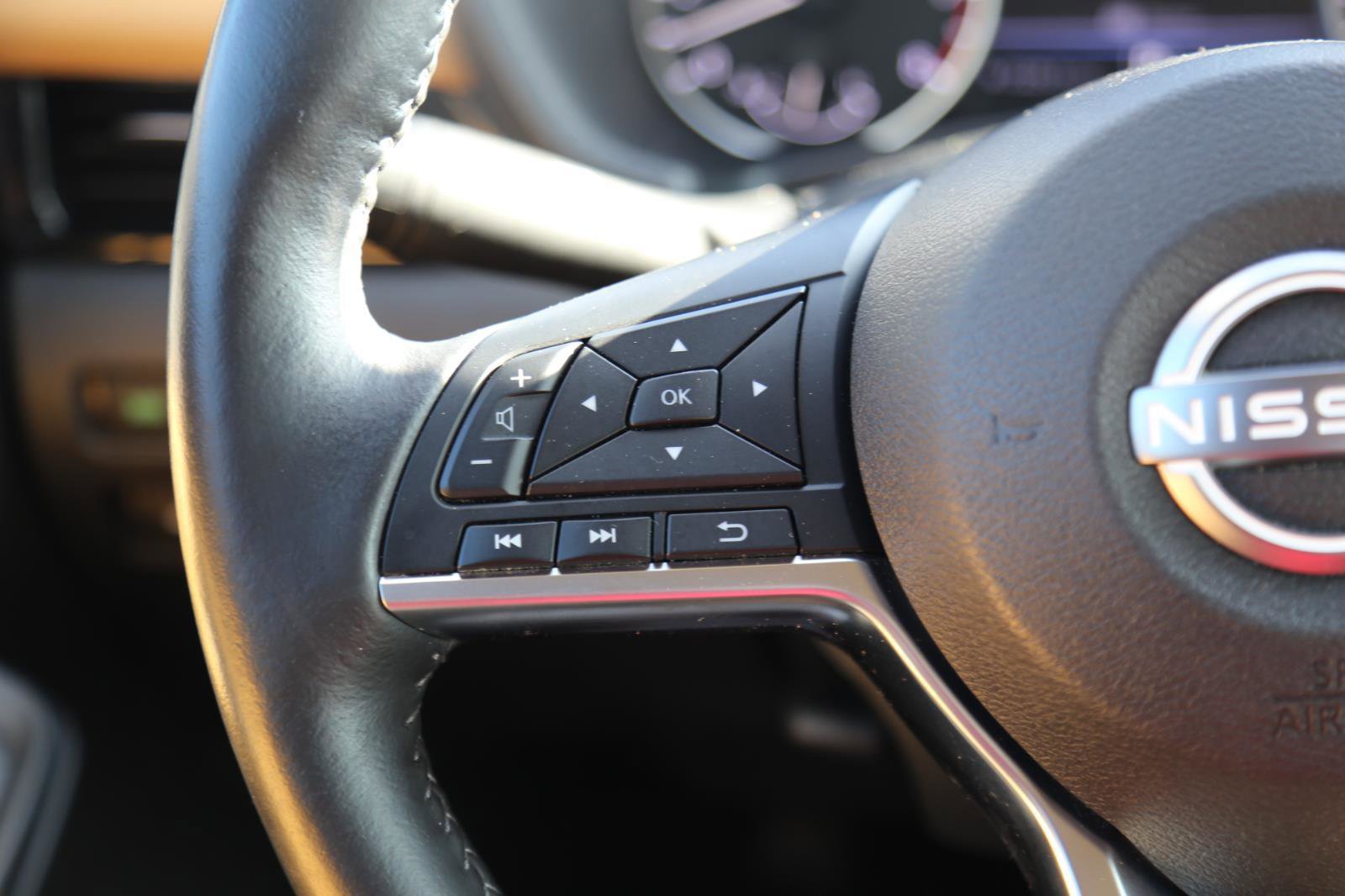 Used 2025 Nissan Sentra SV w/ SV Premium Package image 8