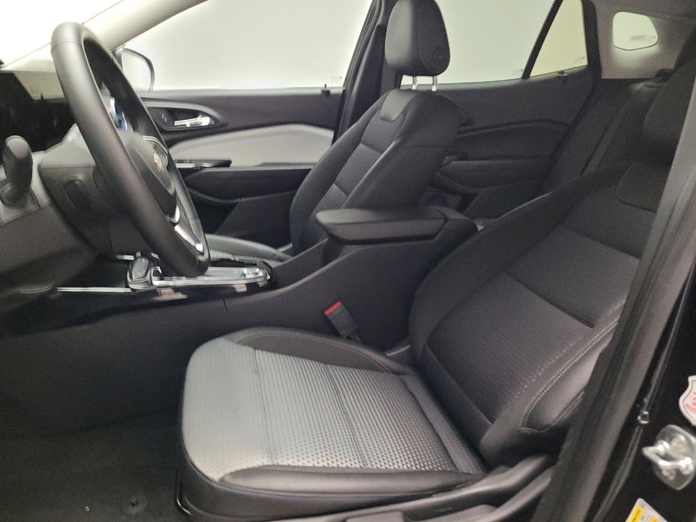 Used 2025 Chevrolet Trax LT w/ LT Convenience Package image 17
