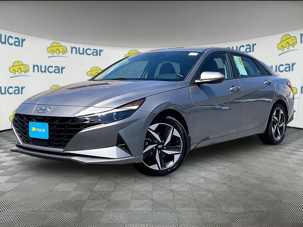 Used 2023 Hyundai Elantra SEL w/ Convenience Package FWD image 3