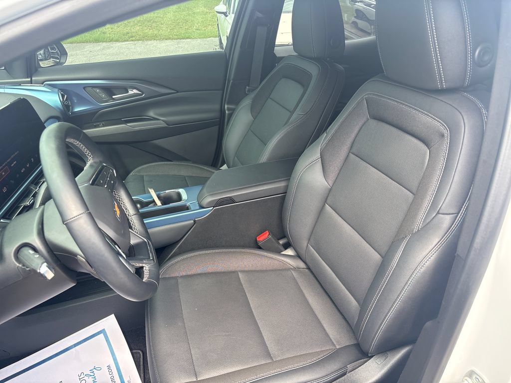 Used 2024 Chevrolet Equinox EV LT FWD image 11