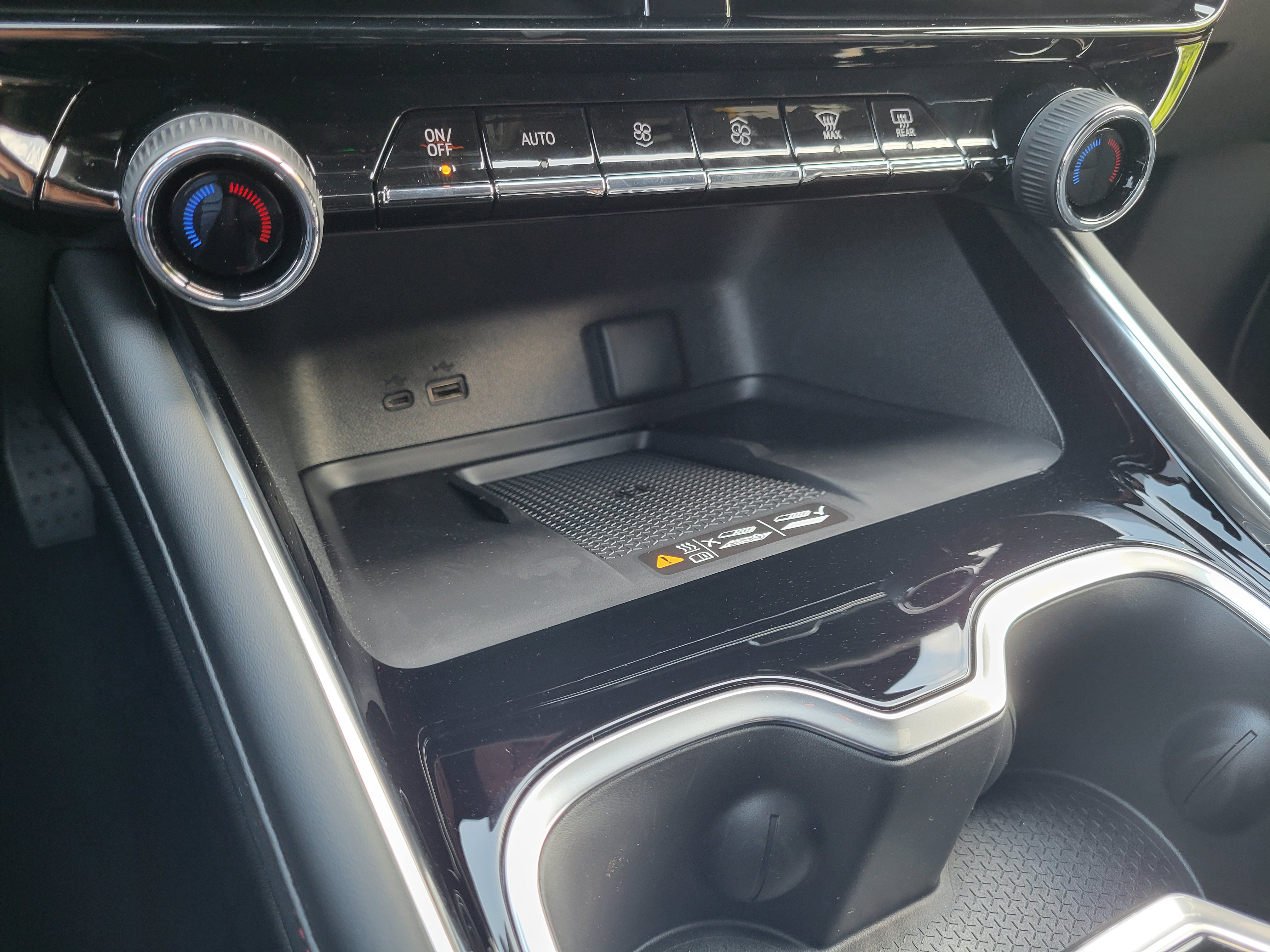 New 2027 Chevrolet Traverse RS w/ LPO, Floor Liner Package FWD image 24