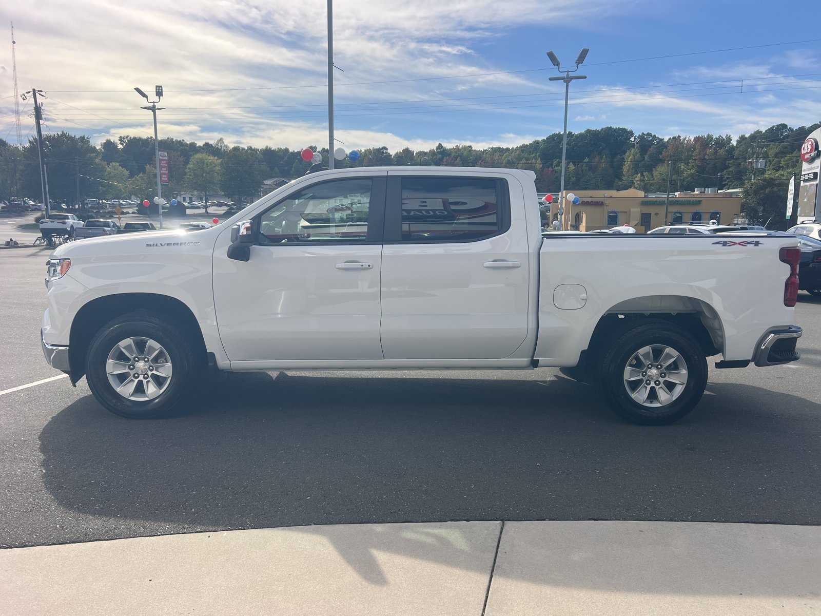 Used 2025 Chevrolet Silverado 1500 LT AWD/4WD image 5