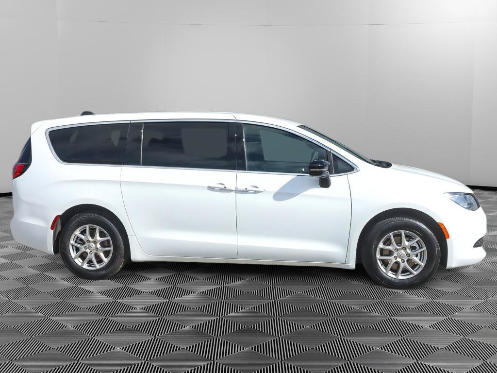 New 2026 Chrysler Voyager LX FWD image 7