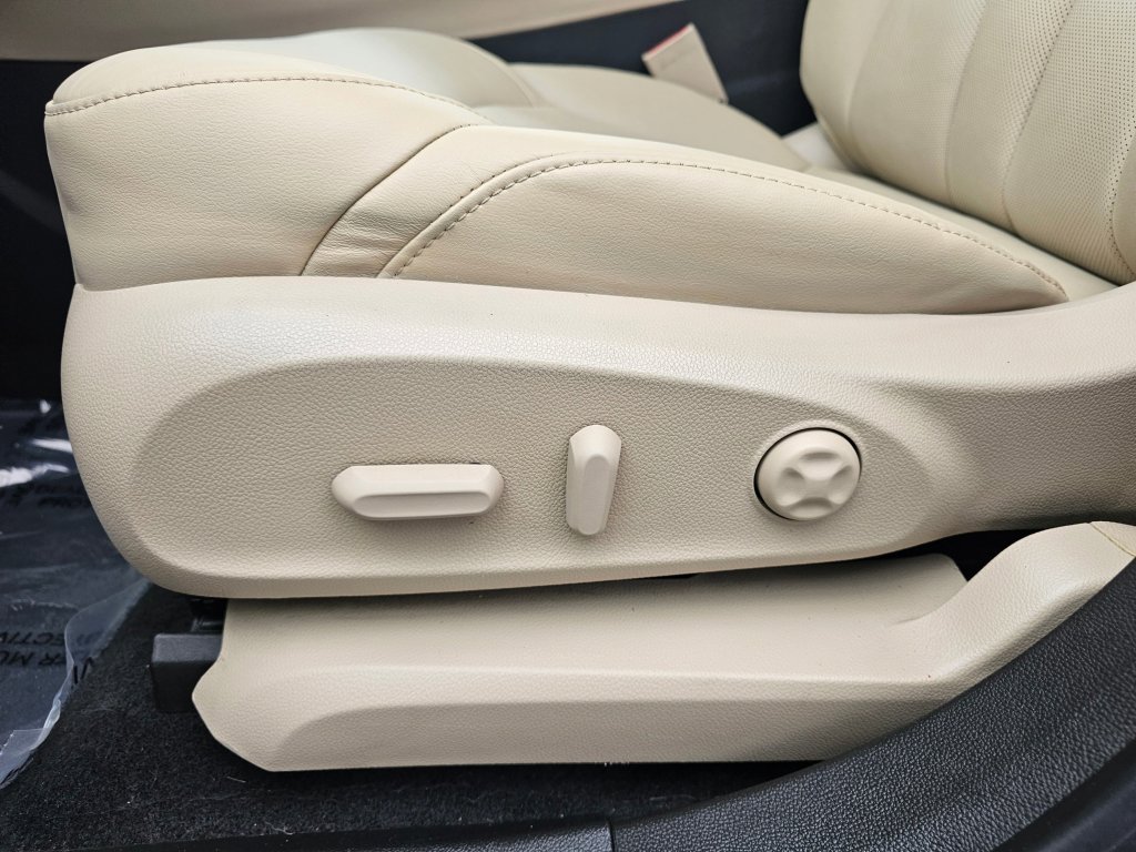 Used 2018 Buick Envision Essence image 29