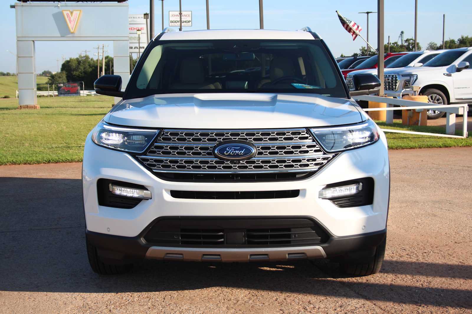 Used 2023 Ford Explorer Limited w/ Limited Technology Package AWD/4WD image 3
