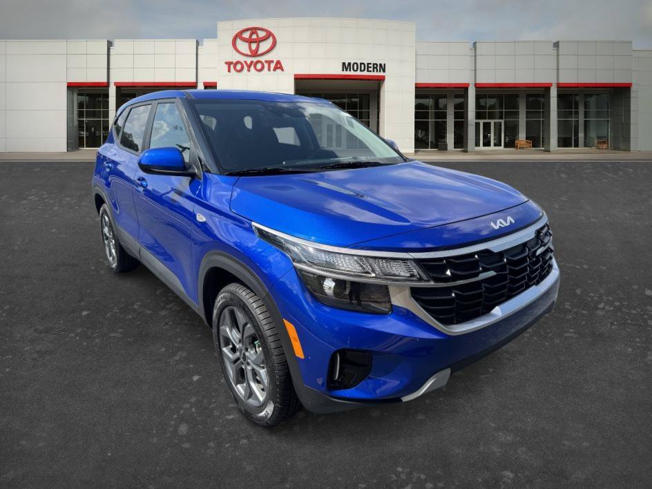 Used 2024 Kia Seltos LX AWD/4WD image 3