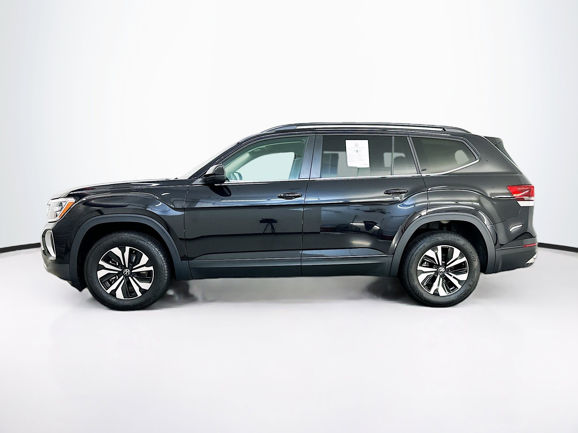 Used 2024 Volkswagen Atlas SE AWD/4WD image 4