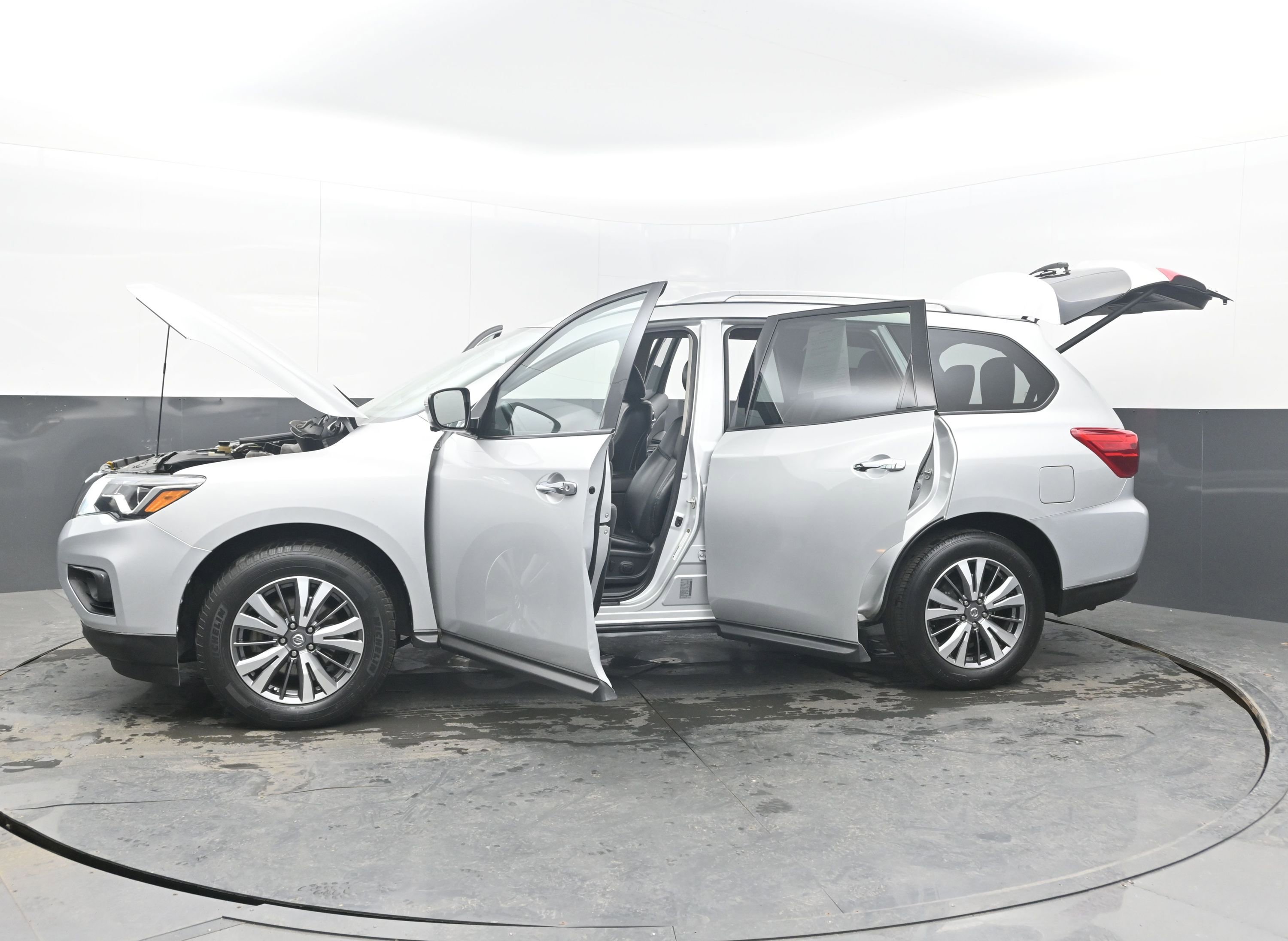 Used 2020 Nissan Pathfinder SL image 40
