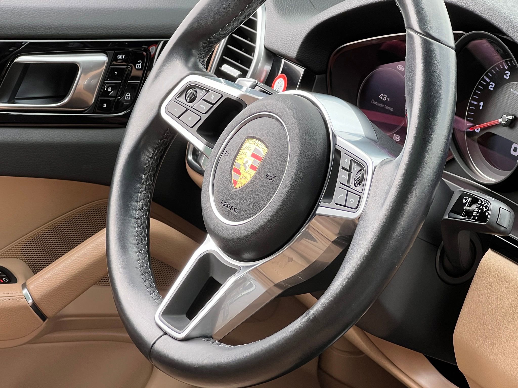 Used 2021 Porsche Cayenne S image 36