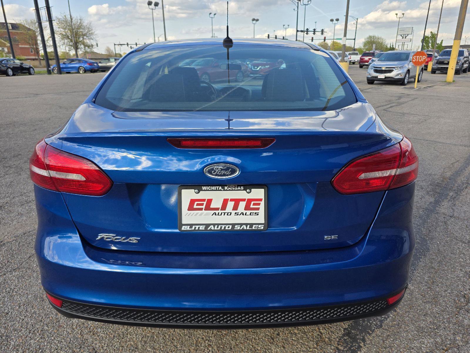 Used 2018 Ford Focus SE w/ Cold Weather Package FWD image 6